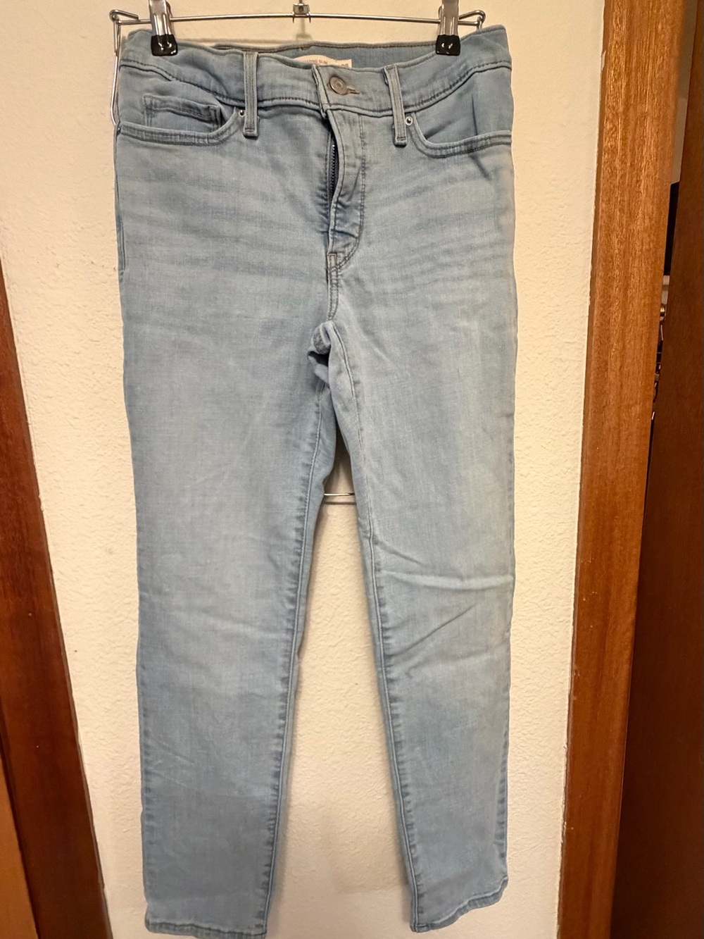 Levi's 312 Shaping Slim Jeans - Light Blue Wash